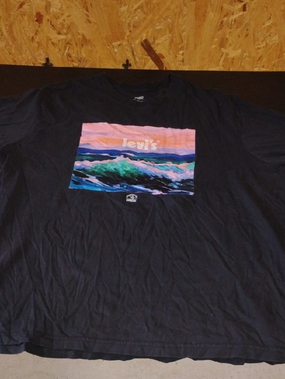 Levi's Black Tee with Colorful Ocean Graphic Xl
